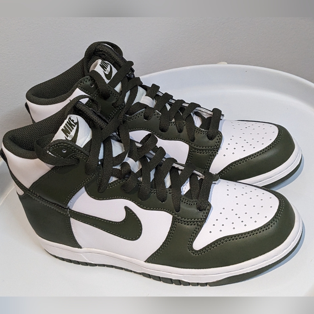 Nike Dunk High Size 7.5 females or 6Y - Picture 6 of 10